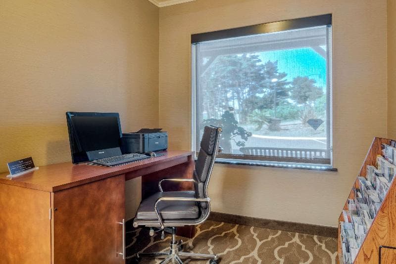 Comfort Inn & Suites 1