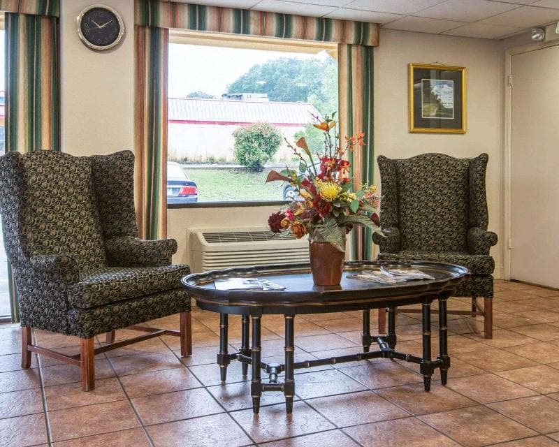 Econo Lodge At Ft. Benning 4
