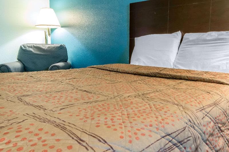Econo Lodge Inn & Suites I-65 photo 1