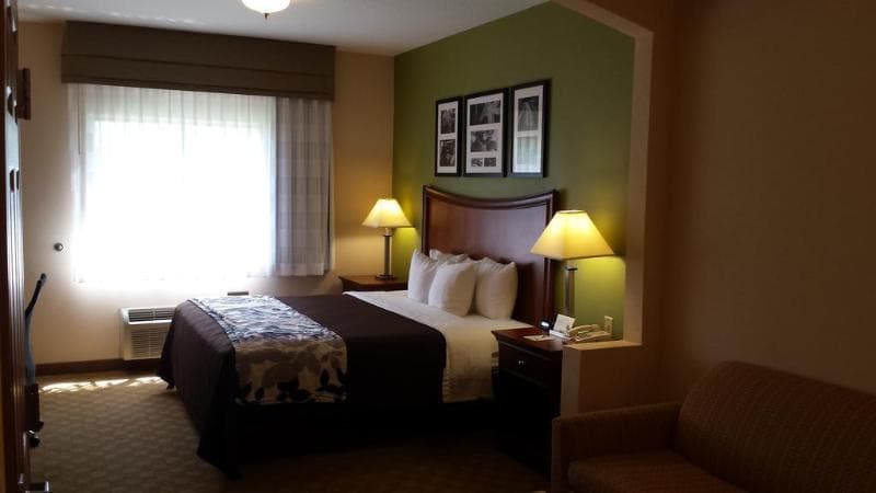 Sleep Inn & Suites 3