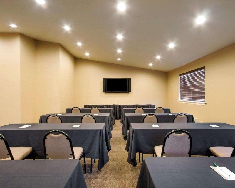 Quality Inn & Suites photo 1