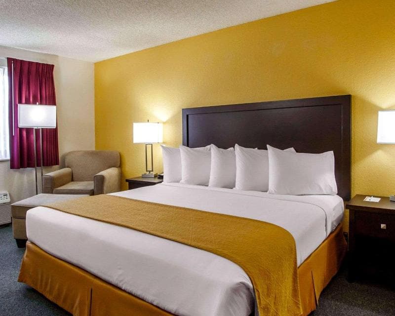 Quality Inn & Suites 4