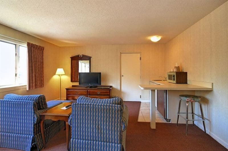 Gold Star Inn & Suites 4