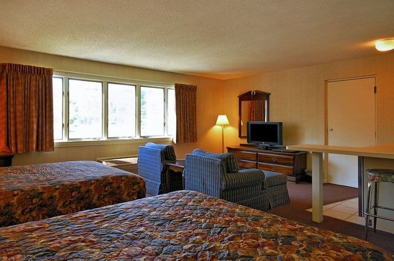 Gold Star Inn & Suites 5