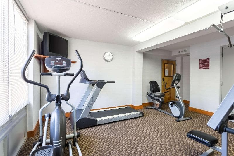 Clarion Inn And Summit Center photo 1