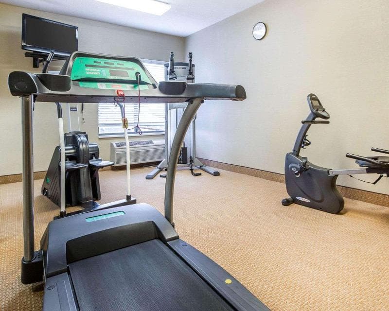Comfort Inn & Suites Near Tinley Park Amphitheater 2