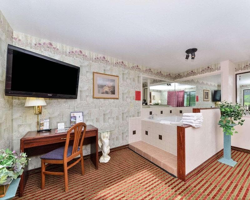 Rodeway Inn & Suites WI Madison-Northeast 4