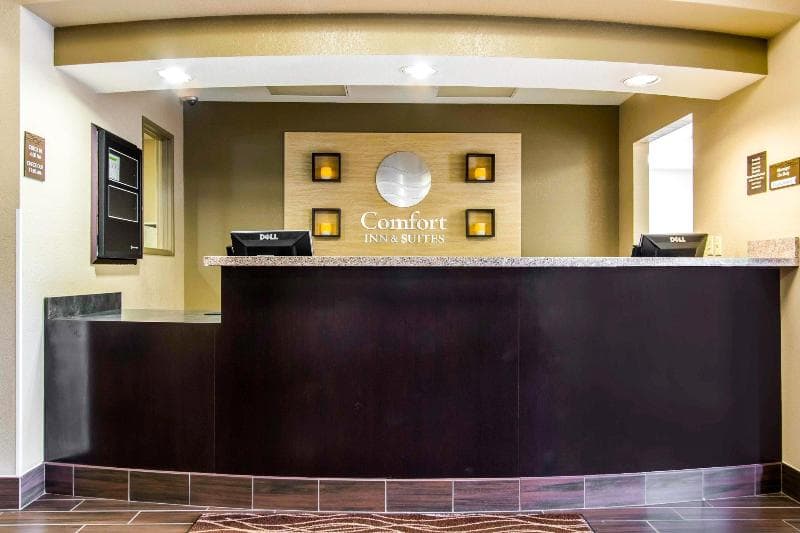 Comfort Inn & Suites 5