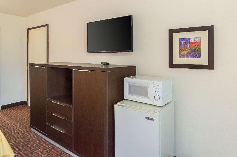 Quality Inn East 5
