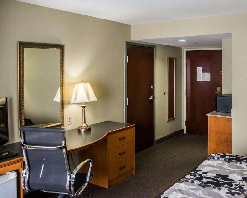 Sleep Inn & Suites 4