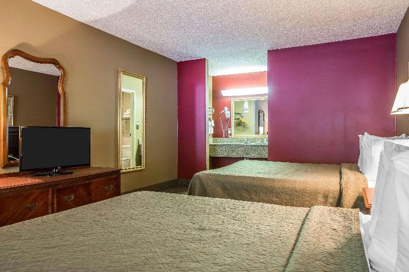 Quality Inn & Suites Mt. Chalet 3