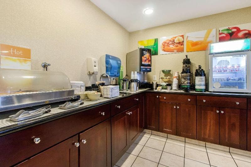 Bayside Inn And Suites 2