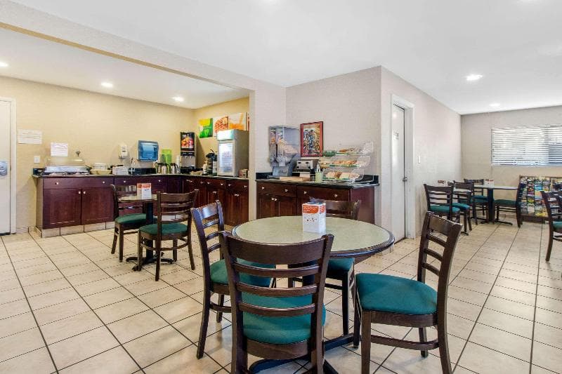 Bayside Inn And Suites 4