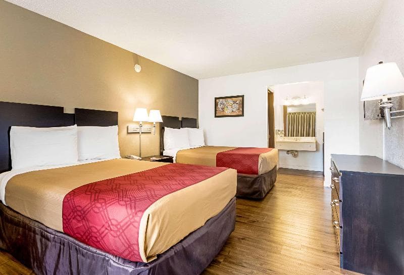 Econo Lodge Airport I-35 North photo 1