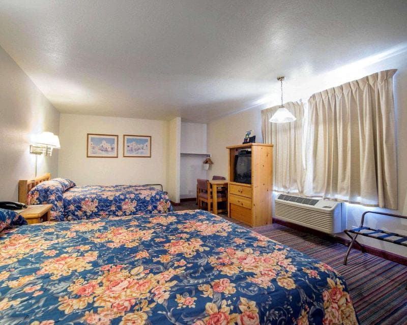 Rodeway Inn photo 1