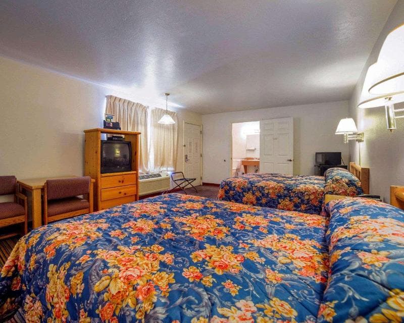 Rodeway Inn 3