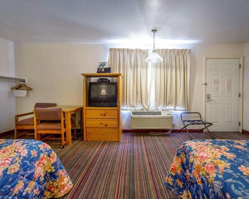 Rodeway Inn 4