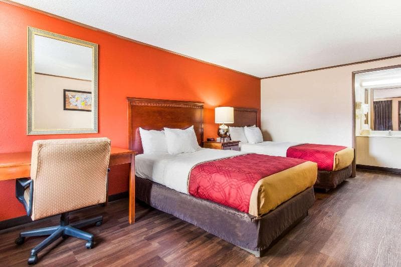 Econo Lodge Norwalk photo 1