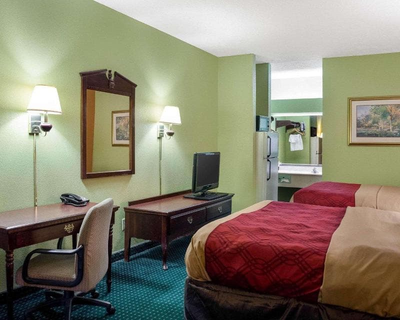Econo Lodge Canton 2