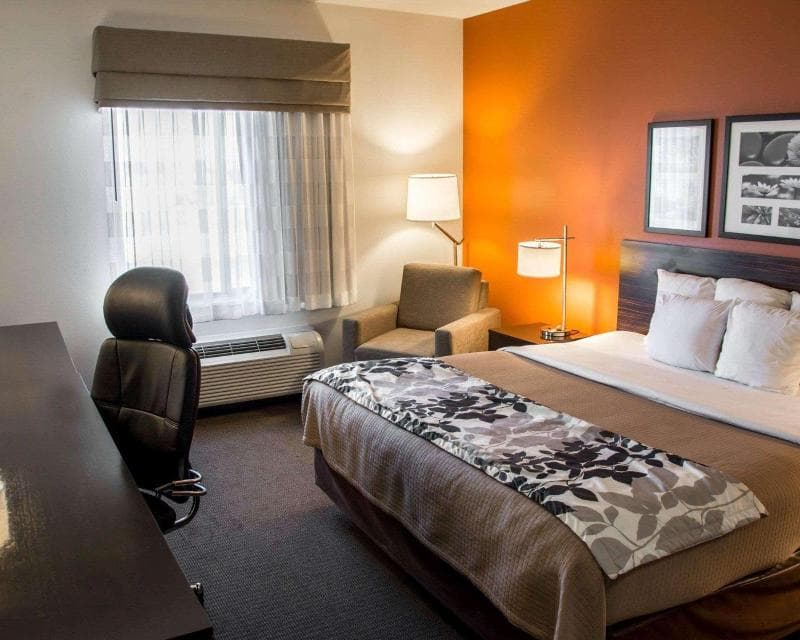 Sleep Inn & Suites Medical Center 2