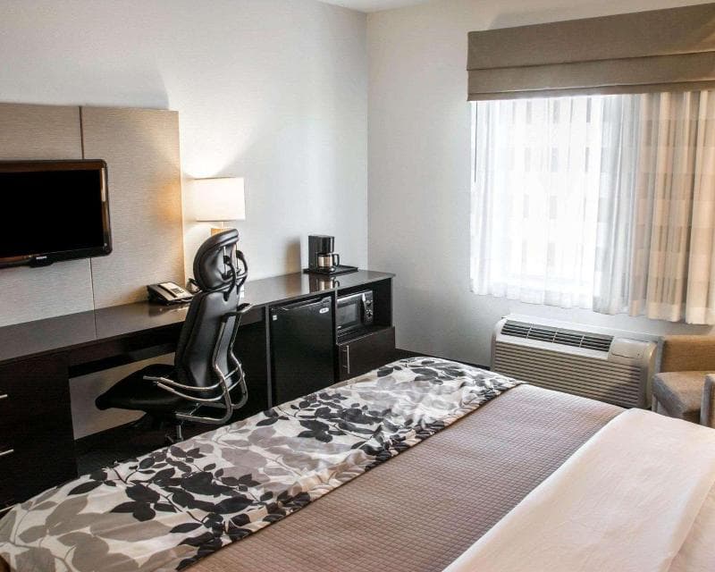 Sleep Inn & Suites Medical Center 4