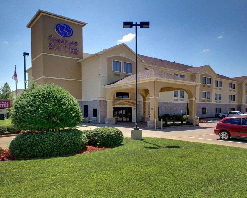 Comfort Suites At South Broadway Mall 4