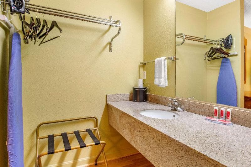 Rodeway Inn 3