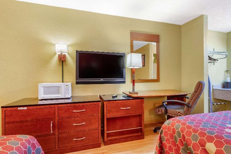 Rodeway Inn 4