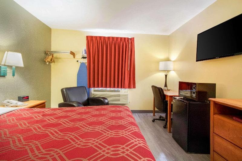 Econo Lodge Lansing 2
