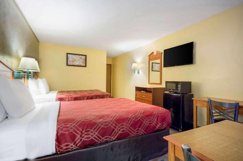 Econo Lodge Lansing 4