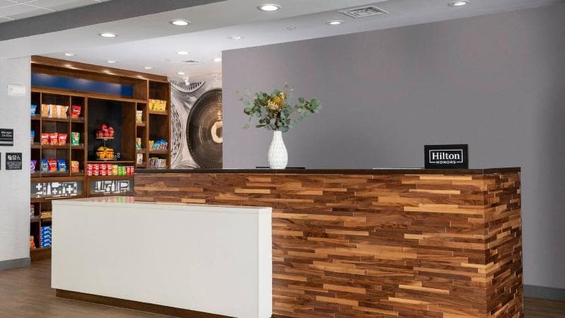 Hampton Inn & Suites New Orleans Canal St. French Quarter photo 1