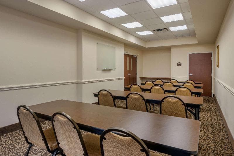Comfort Inn & Suites Airport 4