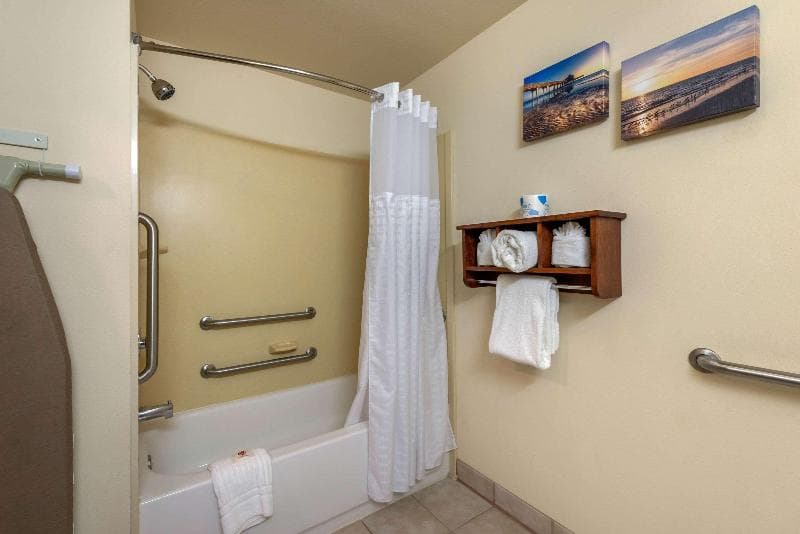 Comfort Inn & Suites Airport 3