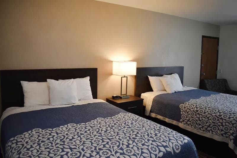 Super 8 by Wyndham Grand Island South 4