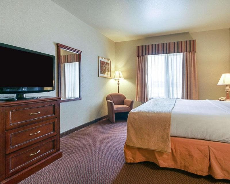 Comfort Inn & Suites 3