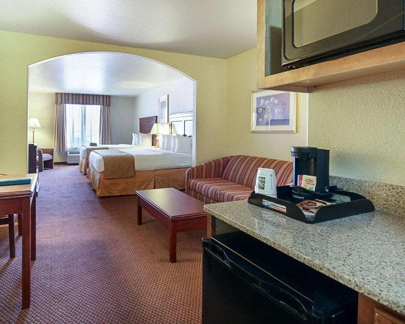 Comfort Inn & Suites 5