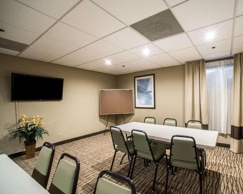 Comfort Inn & Suites St. Louis-Hazelwood photo 1