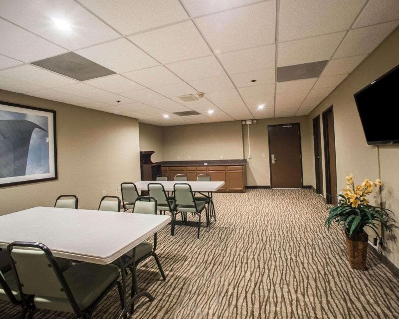 Comfort Inn & Suites St. Louis-Hazelwood 4