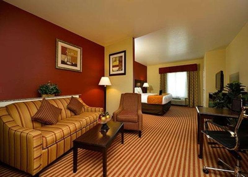 Comfort Suites Bay City 2