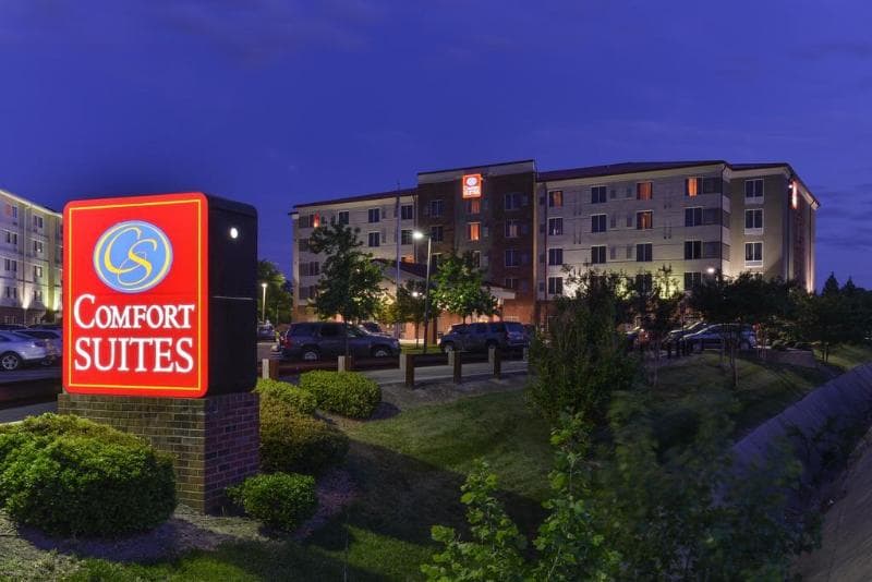 Comfort Suites At Virginia Center Commons 4