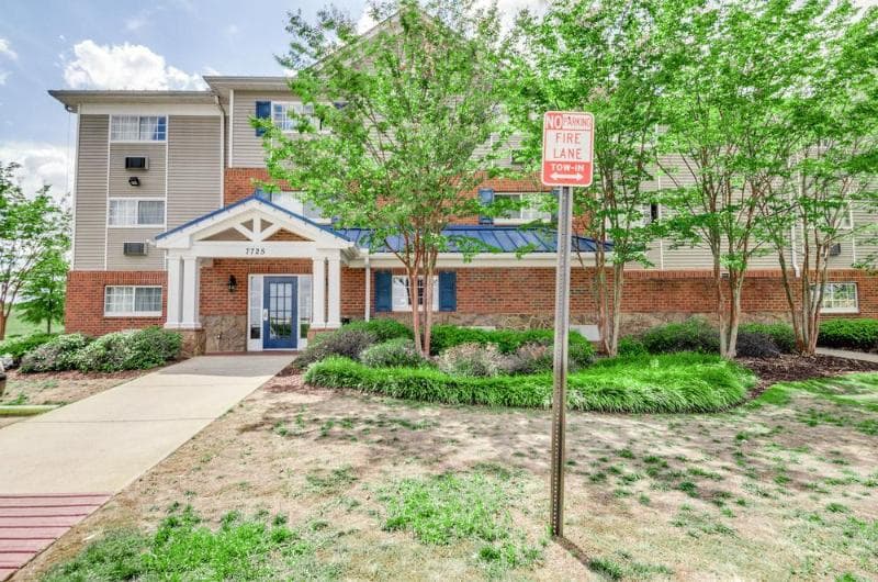 HomeTowne Studios & Suites Charlotte - Concord 3