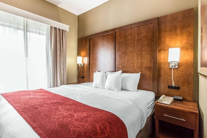 Comfort Suites Oxford 4