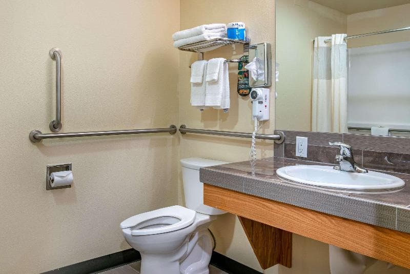 Quality Inn 3