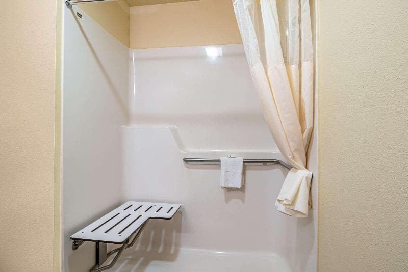 Quality Inn 4