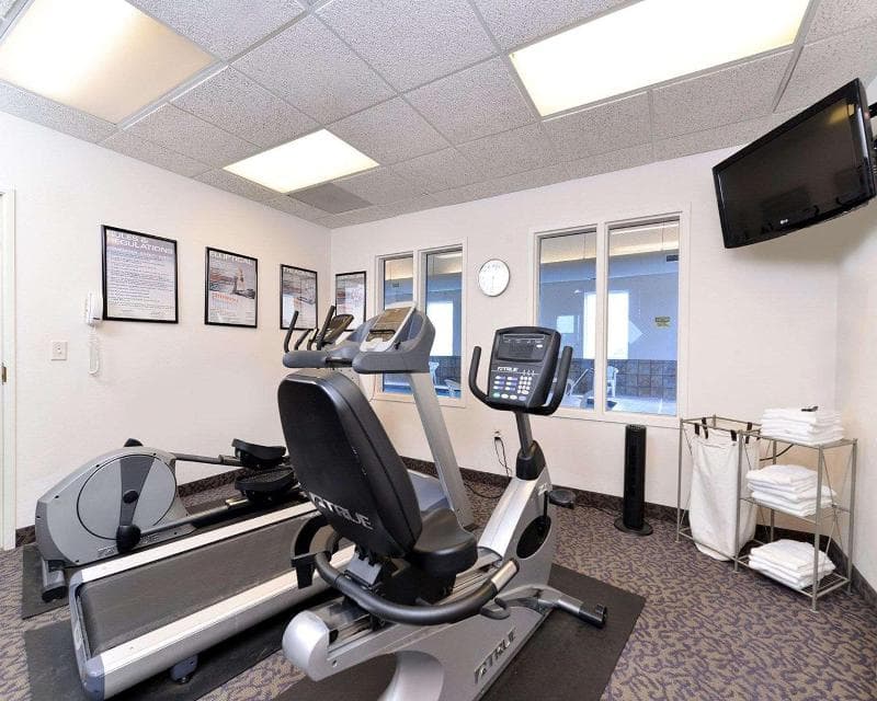 Comfort Inn & Suites 3