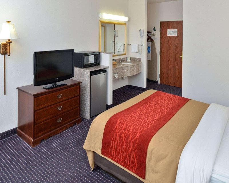 Comfort Inn & Suites 2