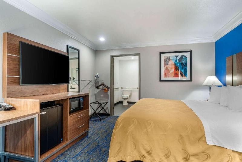 Quality Inn & Suites 2