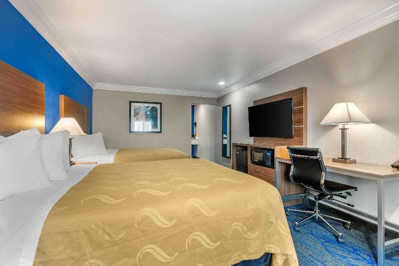 Quality Inn & Suites 5