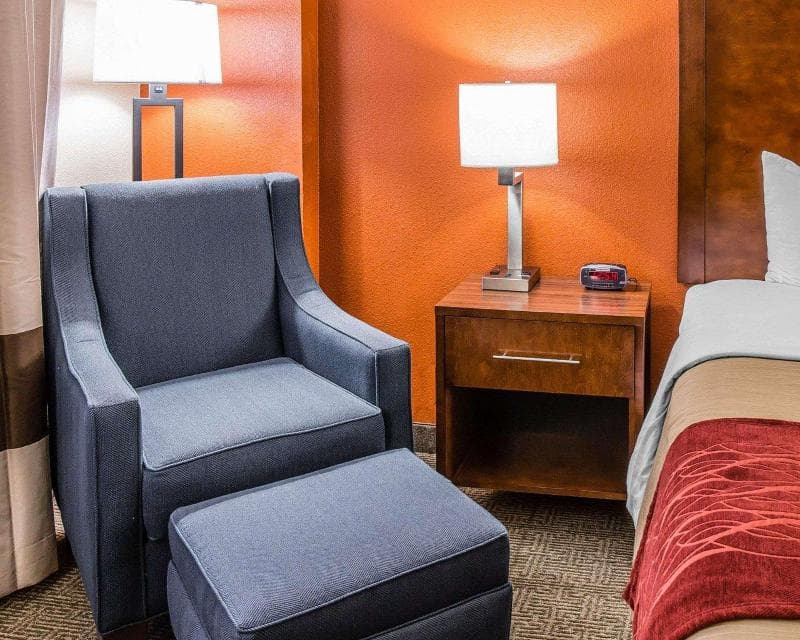 Comfort Inn & Suites 1