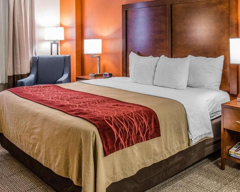 Comfort Inn & Suites 2